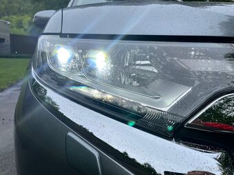 Mitsubishi Outlander 2.2 DI-D AT 4x4 2017 plna historia - 19