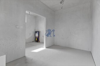 Nadštandardná 4- izbová terasová vila na Kolibe s krásnym vý - 19