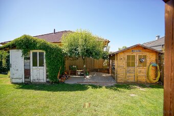 3i dom s krbom, terasou a pekne upravenou záhradou, Rajka - 19