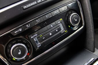 Škoda Superb Combi 3.6 FSI V6 4x4 Elegance DSG Aj na splátky - 19