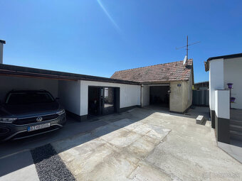 Kompletne zrekonštruovaný rodinný dom s bazénom - 19