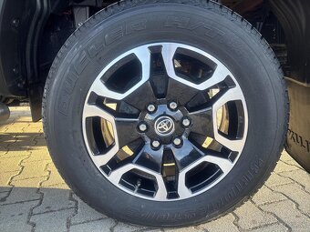 Toyota Hilux Toyota Hilux Executive + naviják, hardtop - 19