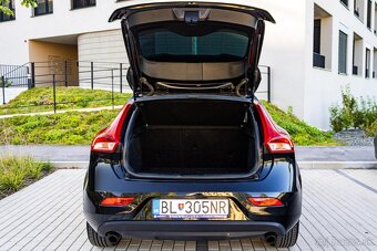 Volvo V40 D3 2.0L 150k Momentum - 19