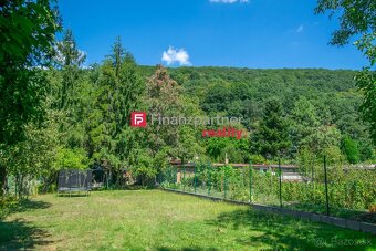 Ponúkame na predaj 5 izb. rodinný dom s garážou na pozemku 9 - 19