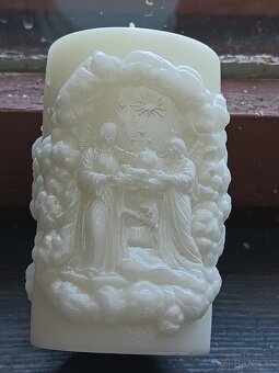 Domáce vyrobené sviečky a kytica - 19