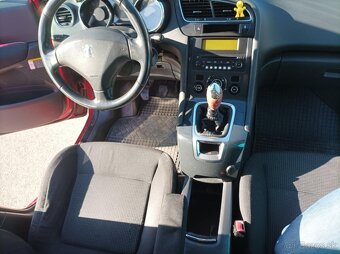 Peugeot 5008 110kW ročník 2010 diesel - 19