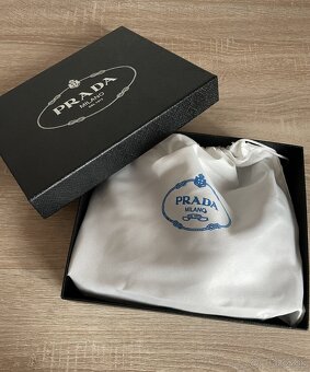 Prada Re-edition 2000 kabelka v darčekovom balení - 19