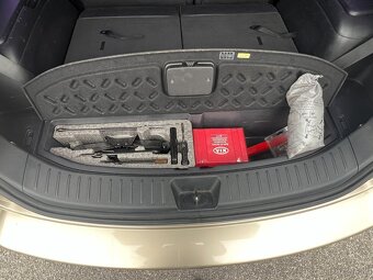 Predám KIA Carens III 2.0 CRDi - 7.miestne + 17" ALU sada - 19