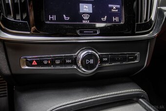 Volvo V90 D4 2.0L R-Design AWD A/T - 19