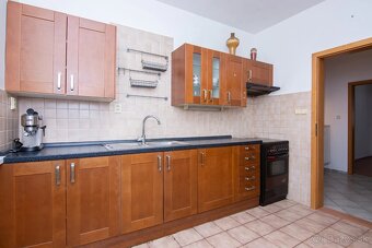 PREDAJ - priestranný rodinný dom s garážou -ruzinov, prievoz - 19