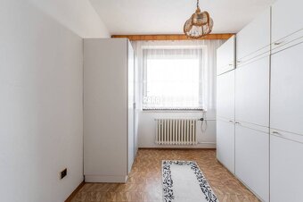 GYŇOV: Priestranný tehlový 6 izbový  rodinný dom, pozemkok 6 - 19