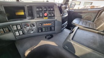 Volvo FMX 500 Strieborný - 19