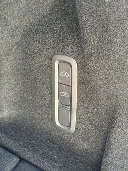 VOLVO XC60 B5 R-DESIGN - 19