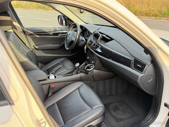 BMW X1, sDrive 18d, KRÁSNÝ STAV, servisováno, XENONY - 19