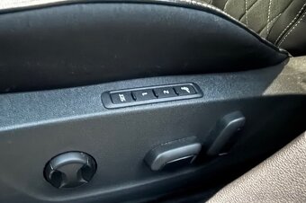 Škoda Octavia Combi vRS TDI 4x4
- 19