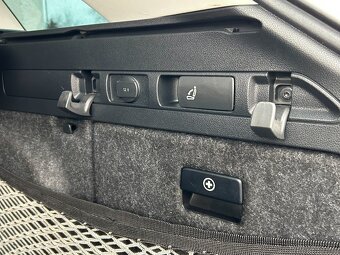 Škoda Superb Combi 2.0 TDI DSG – TOP stav - 19