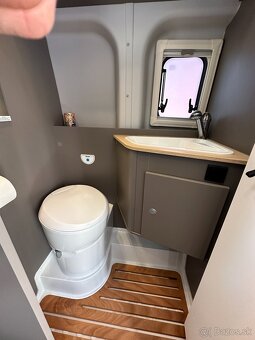 Camper Van LMC Innovan 590 170PS MT - 19