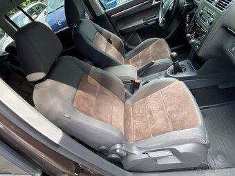 VW Touran 1.4 TSI 103 kW Highline 2010 xenony tažné serviska - 19