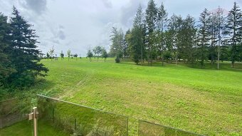 Predaj 3-izbový apartmán 81 m2, balkón 18 m2, výťah, garážov - 19