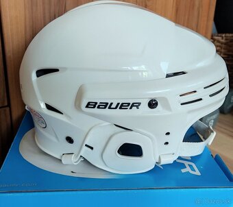 HOKEJOVÁ HELMA - 19
