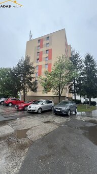 Ponúkame 3- izbový čiastočne zrekonštruovaný byt s loggiou. - 19