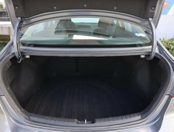 Hyundai Elantra 1.6 CRDi 2017, TOP stav, garážovaná - 19