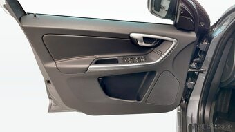 Ponúkame na predaj vozidlo Volvo XC60 - 2,0d 110kw AT8 - 19