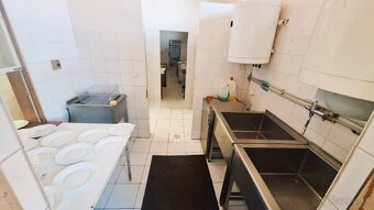 Reprezentatívny multifunkčný objekt - 19