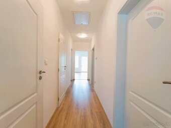 PRENÁJOM: Priestranný 3-izbový bungalov s parkovaním vo dvor - 19