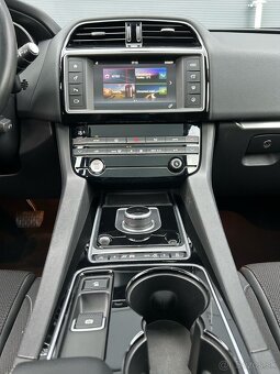 Jaguar  F-Pace  2,0d AWD  132kw - 19