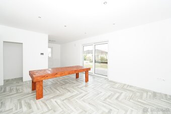 Bungalov 4 izb., blízko hrádze obec Kalinkovo, 534 m2 - 19