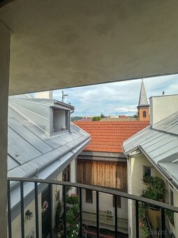 Štýlový podkrovný byt v historickom centre s terasou - 19