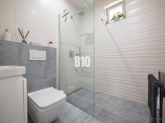 Moderná novostavba s pozemokom 673 m2 v Golianove - nízke me - 19