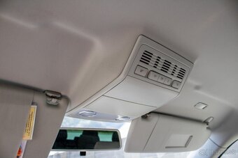Volkswagen T5 Caravelle /AJ NA SPLATKY/ - 19