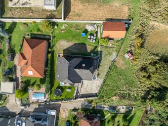 NA PREDAJ PRIESTRANNÝ RODINNÝ DOM - CHRENOVEC - 19