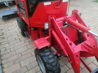 Čelní nakladač elektrický 4x4 vytápěná kabina - 19
