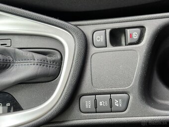 Toyota Yaris Hybrid 1.5 VVT-i Style 30 tisic km - 19