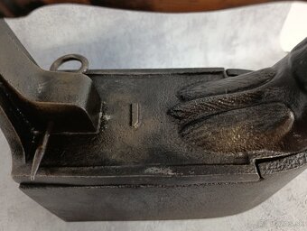 Obrovská atypická komínová žehlička, 9,65kg TOP. Doprava 0 - 19