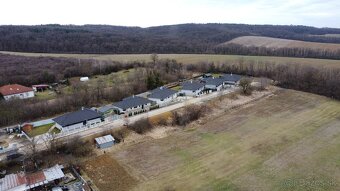 Rezervované/ Štýlový tehlový bungalov v Períne, slepá ulica - 19