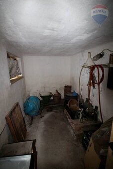 Starší rodinný dom s veľkým pozemkom na predaj Šoporňa, 3787 - 19