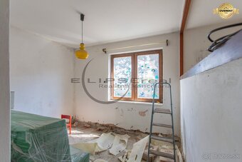 NA PREDAJ starší 3-izbový rodinný dom v Lábe - pôvodný stav - 19