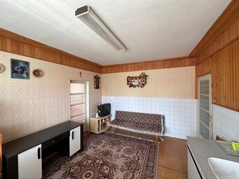 Rodinny dom so zahradou 800 m2 Hlohovec - 19