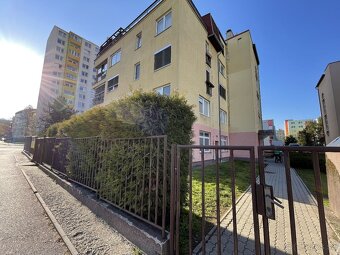 PRAKTICKÝ BYT V TEHLOVOM BYTOVOM DOME s TERASOU A GARÁŽOU  - 19