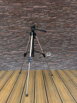 Canon EOS 1200D + statív Velbon CX-460 + prísluše - 19