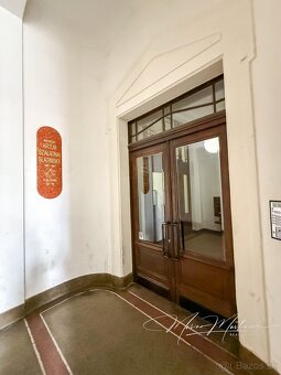Svetlý, vzdušný 3-izbový Staromestsky byt s vysokými stropmi - 19