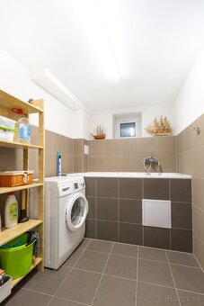 Kvalitne zrekonštruovaný dom vo Veľkých Kostoľanoch - 19