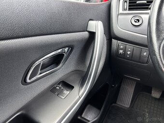 Kia Ceed SW JD 1,6 CRDi M6 SILVER - 19