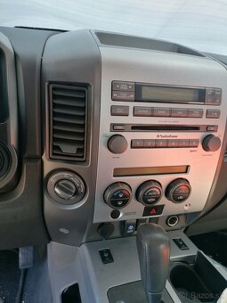 NISSAN TITAN V8 - 19