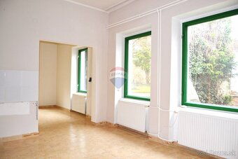 Na predaj jedinečná budova v meste Lučenec - 19