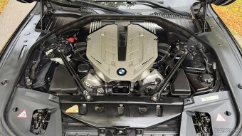 BMW 750I TwinTurbo 4.4 V8 300 KW - 407 HP 6/AT - 19